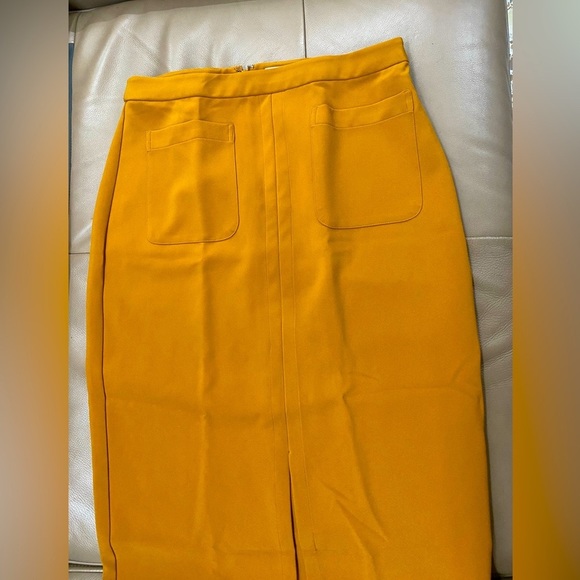 FOREVER 21 MUSTARD SKIRT WITH FRONT SLIT & FRONT POCKETS! Brand new! Never worn! - Picture 2 of 4